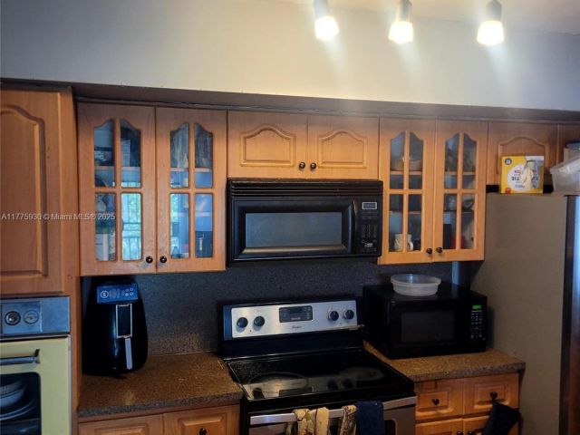 Продажа дома по адресу 975 NE 135th St - фото 5877124