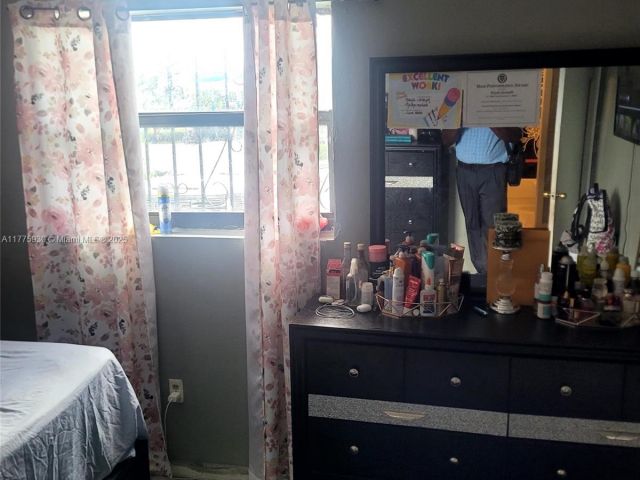 Продажа дома по адресу 975 NE 135th St - фото 5877125