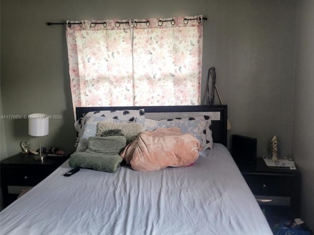 Продажа дома по адресу 975 NE 135th St - фото 5877126