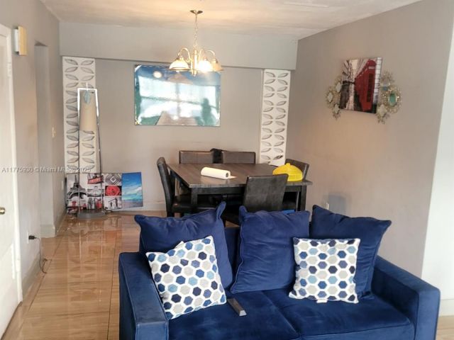 Продажа дома по адресу 975 NE 135th St - фото 5877129