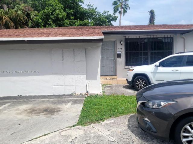 Продажа дома по адресу 975 NE 135th St - фото 5877130