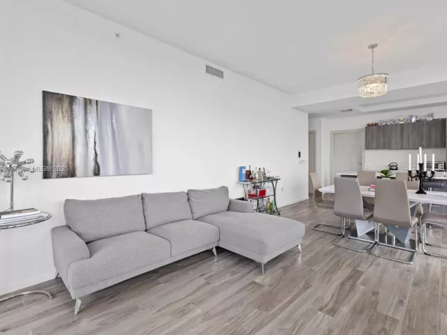 Продажа квартиры #5209 - фото 6852248