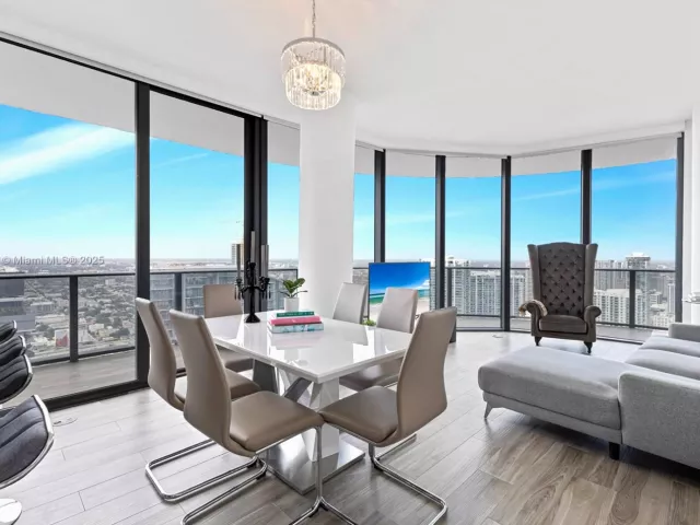 Продажа квартиры #5209 - фото 6852255