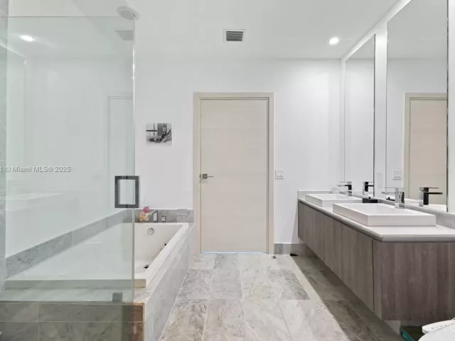 Продажа квартиры #5209 - фото 6852241