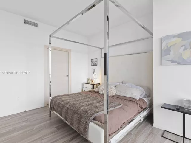 Продажа квартиры #5209 - фото 6852244