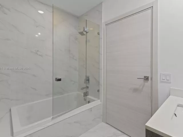 Продажа квартиры #5209 - фото 6852239