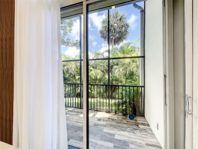 Продажа дома по адресу 20329 W Country Club Dr 10 - фото 6253265