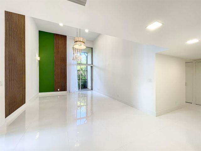 Продажа дома по адресу 20329 W Country Club Dr 10 - фото 6253266