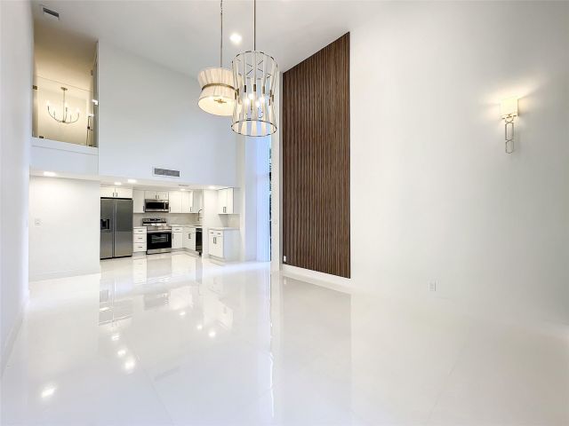 Продажа дома по адресу 20329 W Country Club Dr 10 - фото 6253268