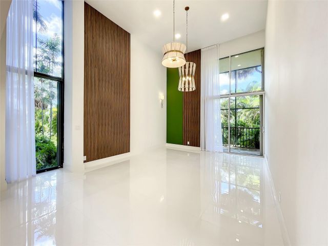 Продажа дома по адресу 20329 W Country Club Dr 10 - фото 6253272