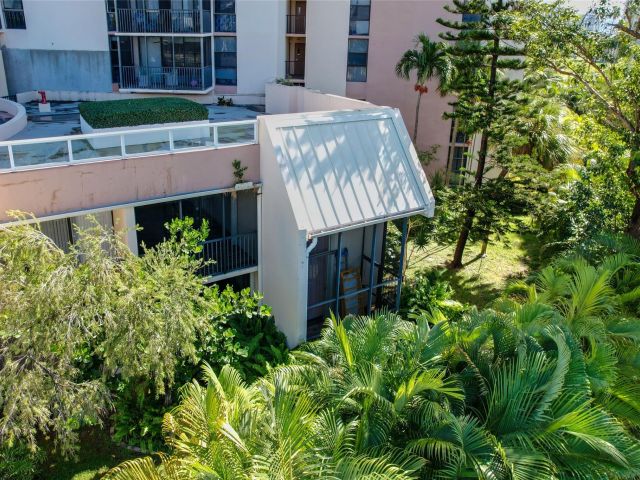 Продажа дома по адресу 20329 W Country Club Dr 10 - фото 6253273