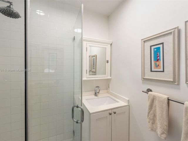 Продажа дома по адресу 250 Greenwood Drive - фото 5896217