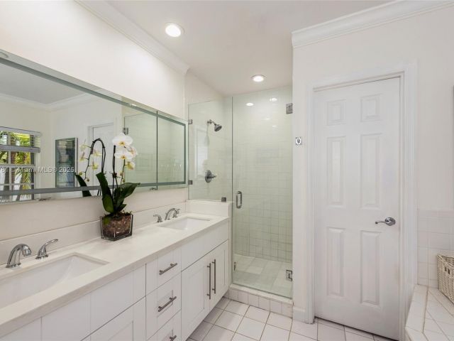 Продажа дома по адресу 250 Greenwood Drive - фото 5896220