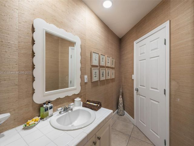 Продажа дома по адресу 250 Greenwood Drive - фото 5896224