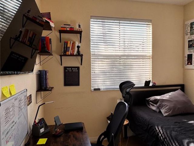 Продажа дома по адресу 1033 SW 144th Ave 2705 - фото 5884331