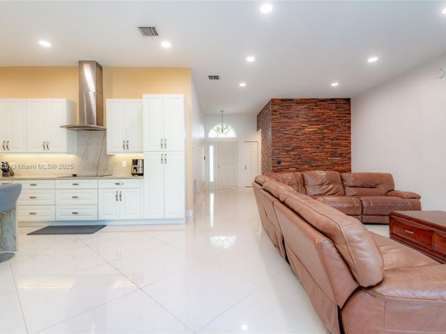 Продажа дома по адресу 23274 Alora Dr - фото 5861816