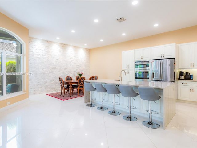 Продажа дома по адресу 23274 Alora Dr - фото 5861819