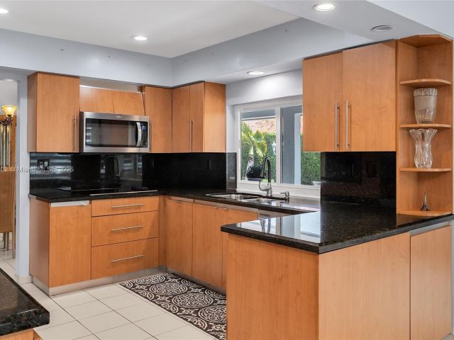 Продажа дома по адресу 11472 SW 28th Ter - фото 6039408