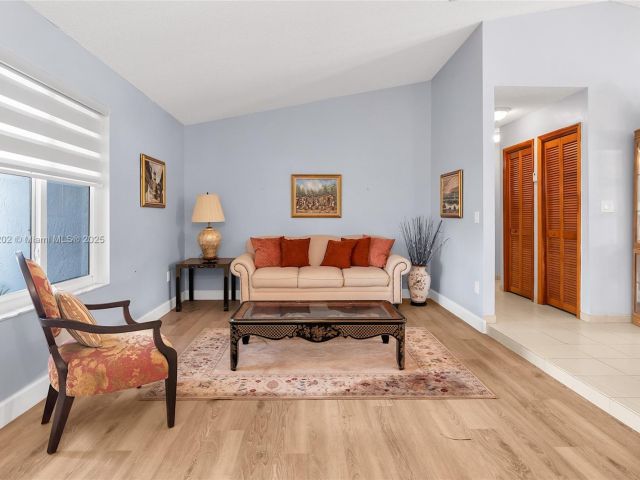 Продажа дома по адресу 11472 SW 28th Ter - фото 6039420