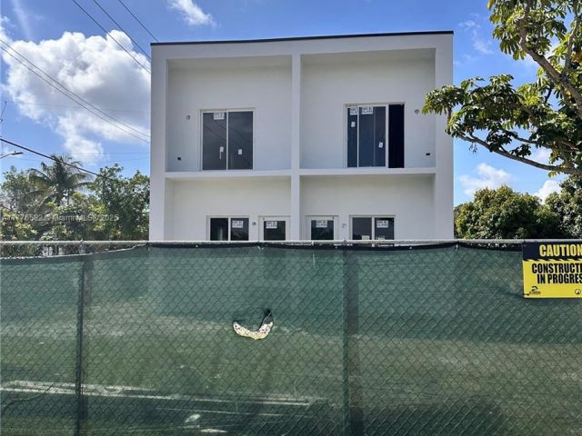 Продажа дома по адресу 17301 NE 4th Ave - фото 5857899