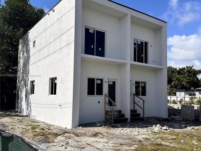 Продажа дома по адресу 17301 NE 4th Ave - фото 5857901