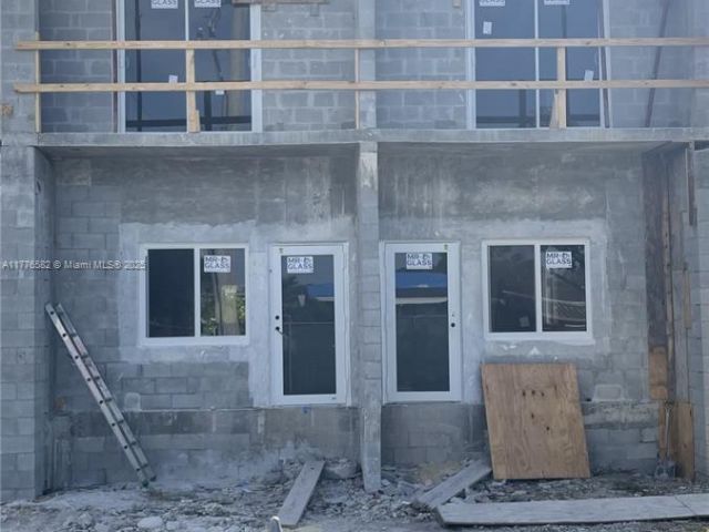 Продажа дома по адресу 17301 NE 4th Ave - фото 5857902