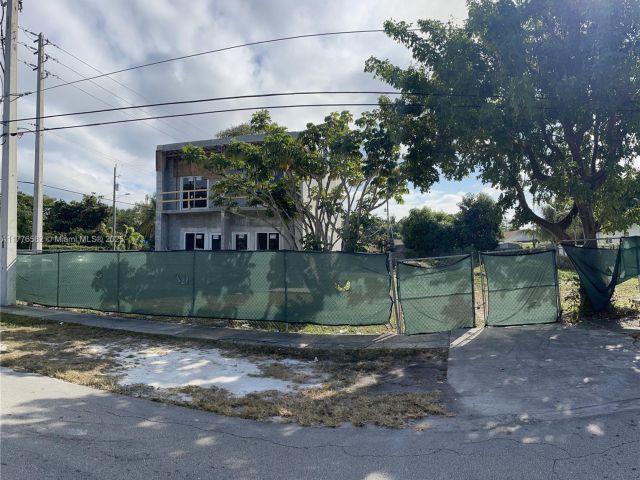 Продажа дома по адресу 17301 NE 4th Ave - фото 5857904