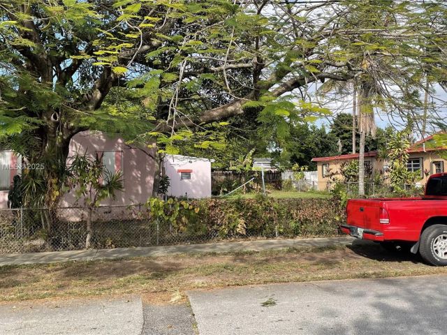 Продажа дома по адресу 17301 NE 4th Ave - фото 5857905