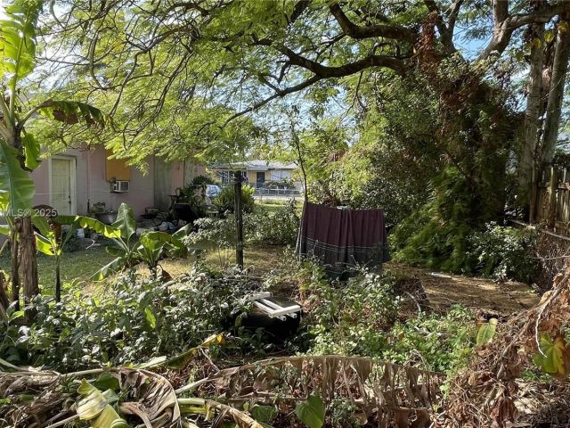 Продажа дома по адресу 17301 NE 4th Ave - фото 5857906