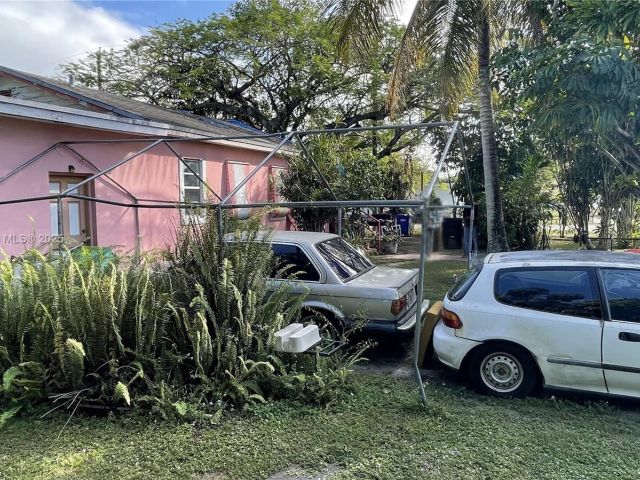 Продажа дома по адресу 17301 NE 4th Ave - фото 5857909