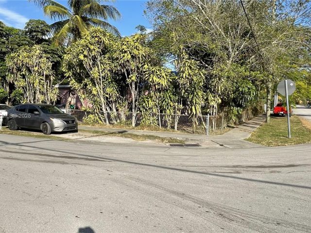 Продажа дома по адресу 17301 NE 4th Ave - фото 5857911