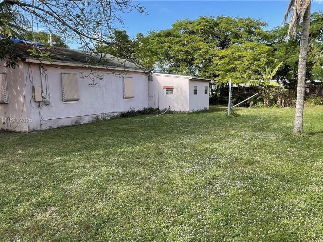 Продажа дома по адресу 17301 NE 4th Ave - фото 5857912