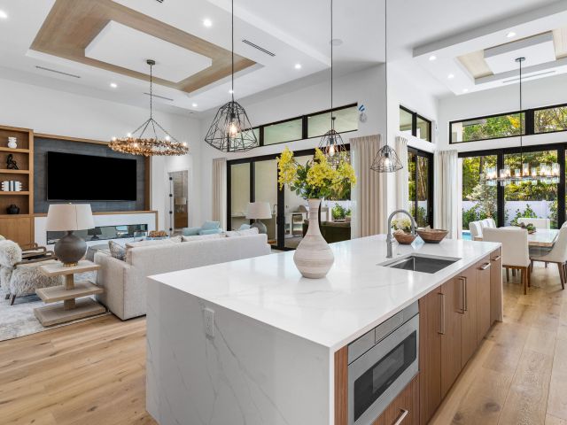 Продажа дома по адресу 1012 NW 5th Avenue - фото 6505740