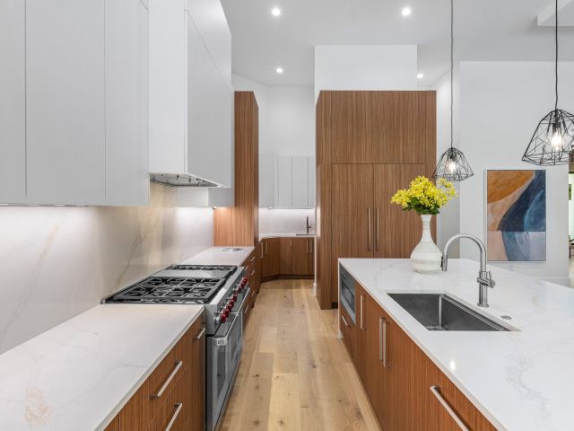 Продажа дома по адресу 1012 NW 5th Avenue - фото 6505743