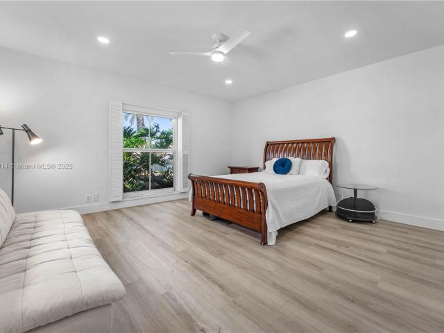 Продажа дома по адресу 872 NE 79 - фото 5862276