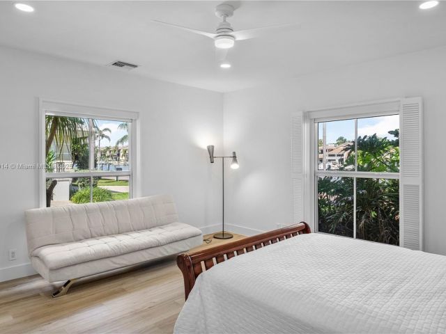 Продажа дома по адресу 872 NE 79 - фото 5862277