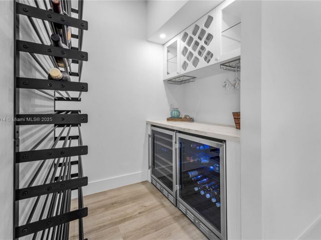 Продажа дома по адресу 872 NE 79 - фото 5862279