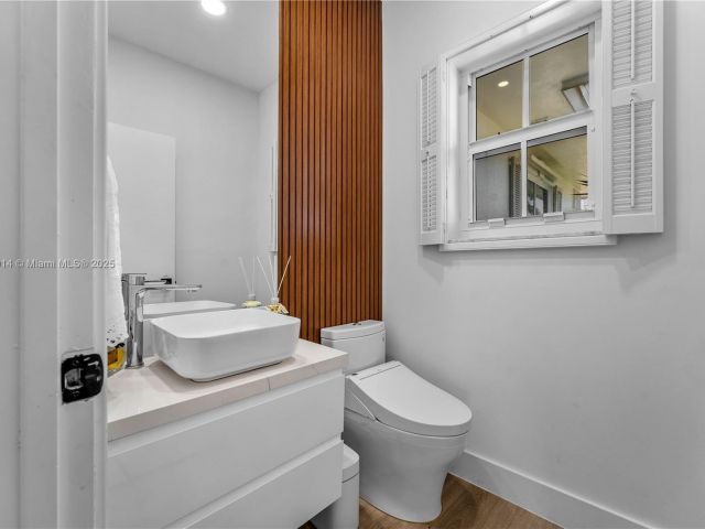 Продажа дома по адресу 872 NE 79 - фото 5862284