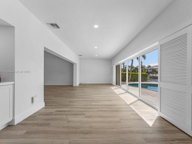 Продажа дома по адресу 872 NE 79 - фото 5862285