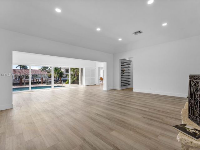 Продажа дома по адресу 872 NE 79 - фото 5862286