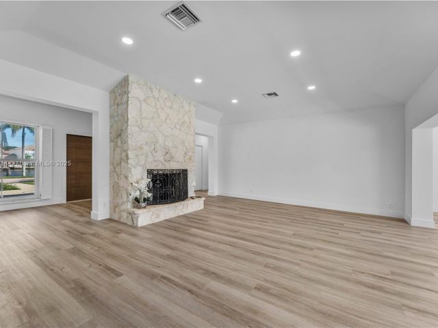 Продажа дома по адресу 872 NE 79 - фото 5862288