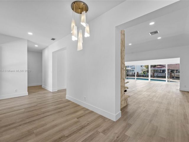 Продажа дома по адресу 872 NE 79 - фото 5862289