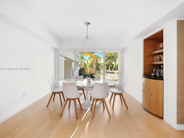 Продажа дома по адресу 5251 La Gorce Dr - фото 5873224