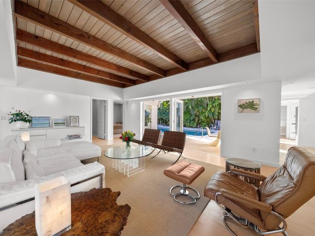 Продажа дома по адресу 5251 La Gorce Dr - фото 5873230