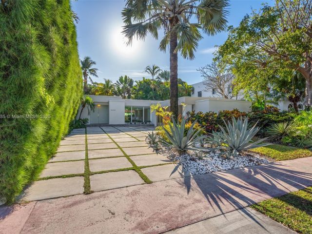 Продажа дома по адресу 5251 La Gorce Dr - фото 5873233