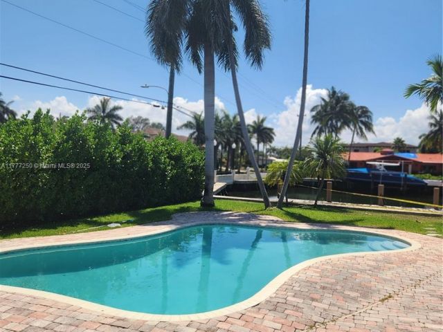 Дом в аренду по адресу 536 Hibiscus Dr - фото 5873590