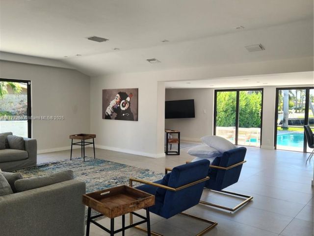 Дом в аренду по адресу 536 Hibiscus Dr - фото 5873606