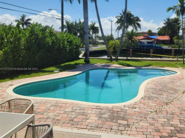 Дом в аренду по адресу 536 Hibiscus Dr - фото 5873609