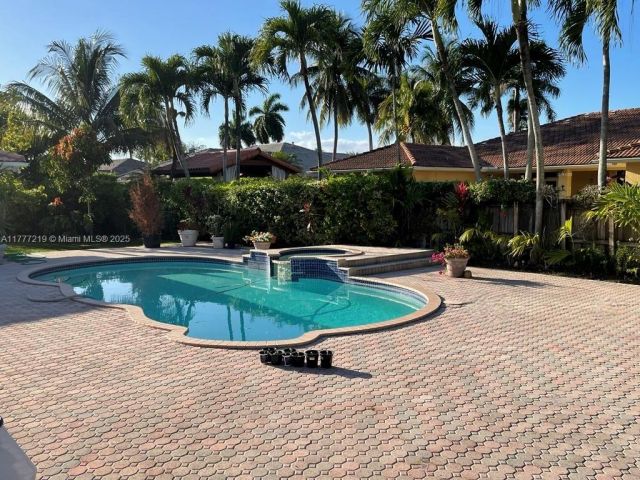 Продажа дома по адресу 12421 SW 76th St - фото 6002959