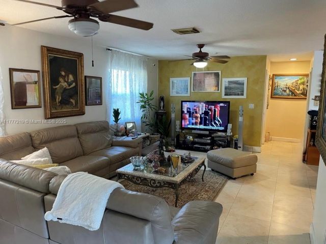 Продажа дома по адресу 12421 SW 76th St - фото 6002963